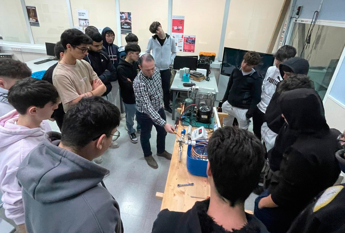 abel vilalta impartiendo clases frío industrial
